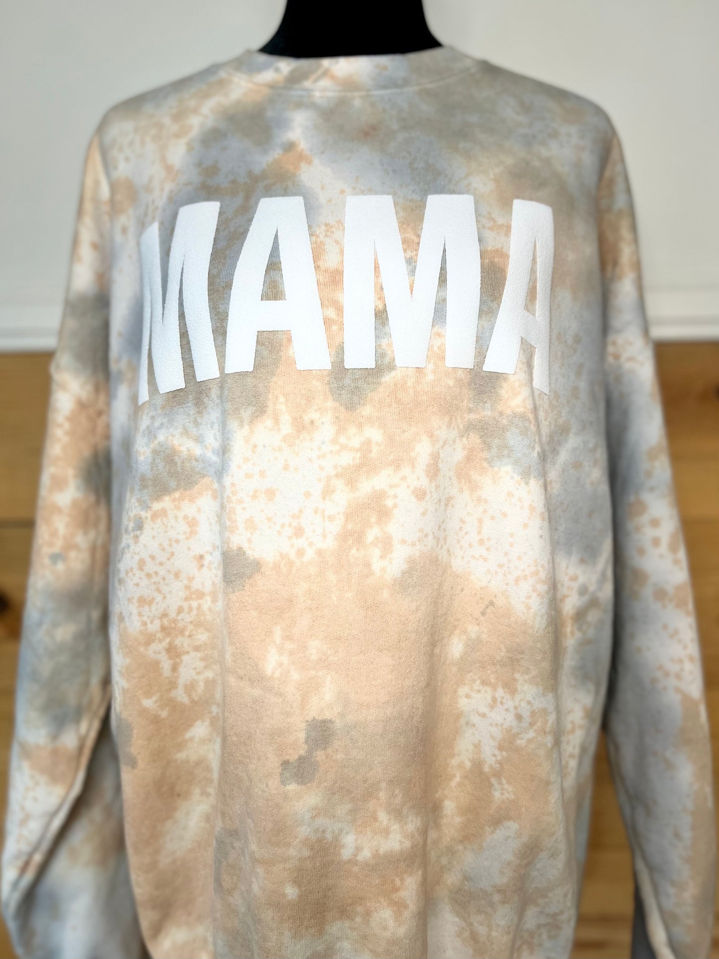 Mama dyed sweatshirt with 3D puff